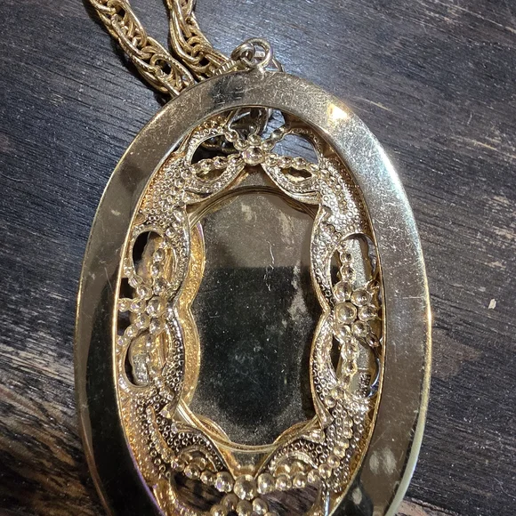 Whiting & Davis Gold Necklace with Amber Pendant - Picture 6 of 6